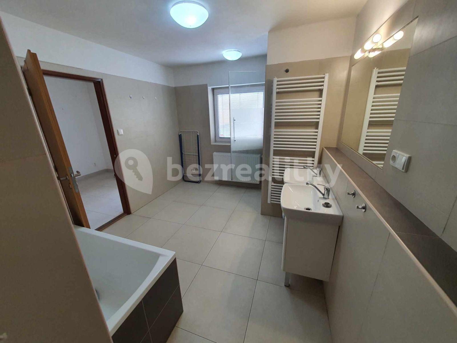 3 bedroom flat for sale, 85 m², Smetanovo náměstí, Adamov, Jihomoravský Region