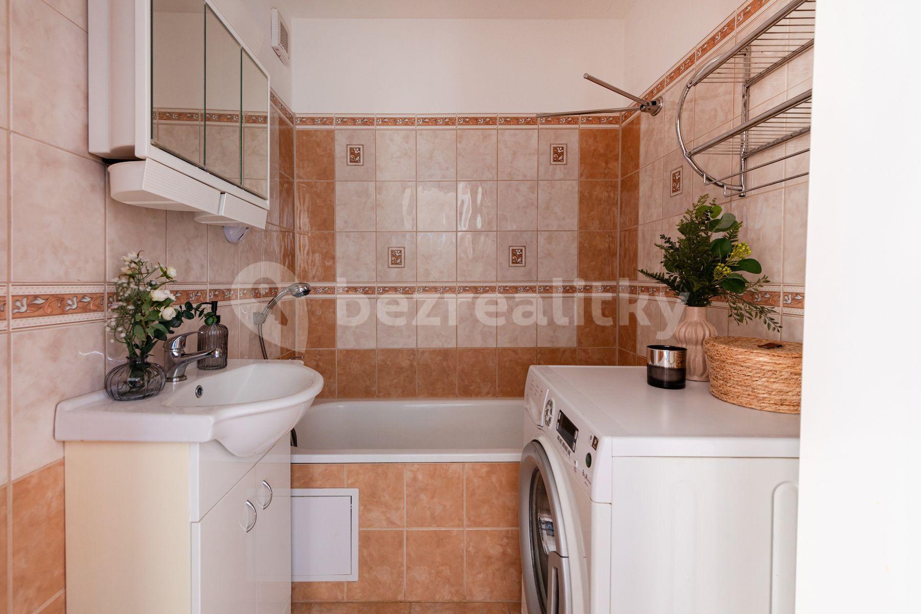 3 bedroom with open-plan kitchen flat for sale, 86 m², Zborovská, Jince, Středočeský Region