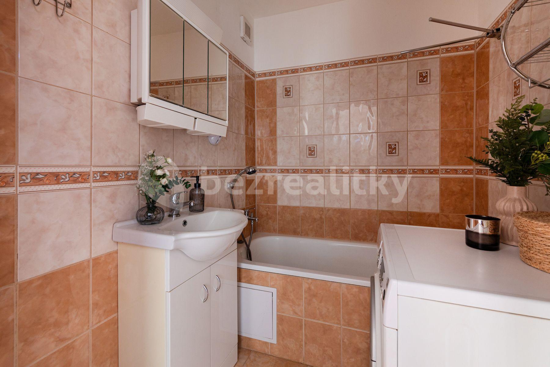 3 bedroom with open-plan kitchen flat for sale, 86 m², Zborovská, Jince, Středočeský Region