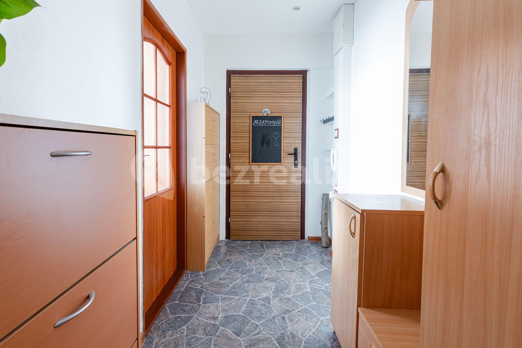 3 bedroom with open-plan kitchen flat for sale, 86 m², Zborovská, Jince, Středočeský Region