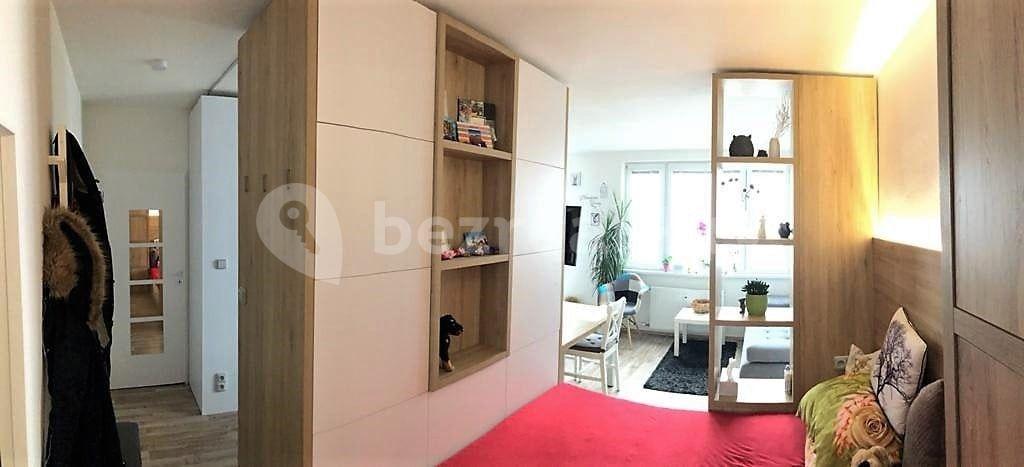 Studio flat to rent, 31 m², Topolová, Prague, Prague