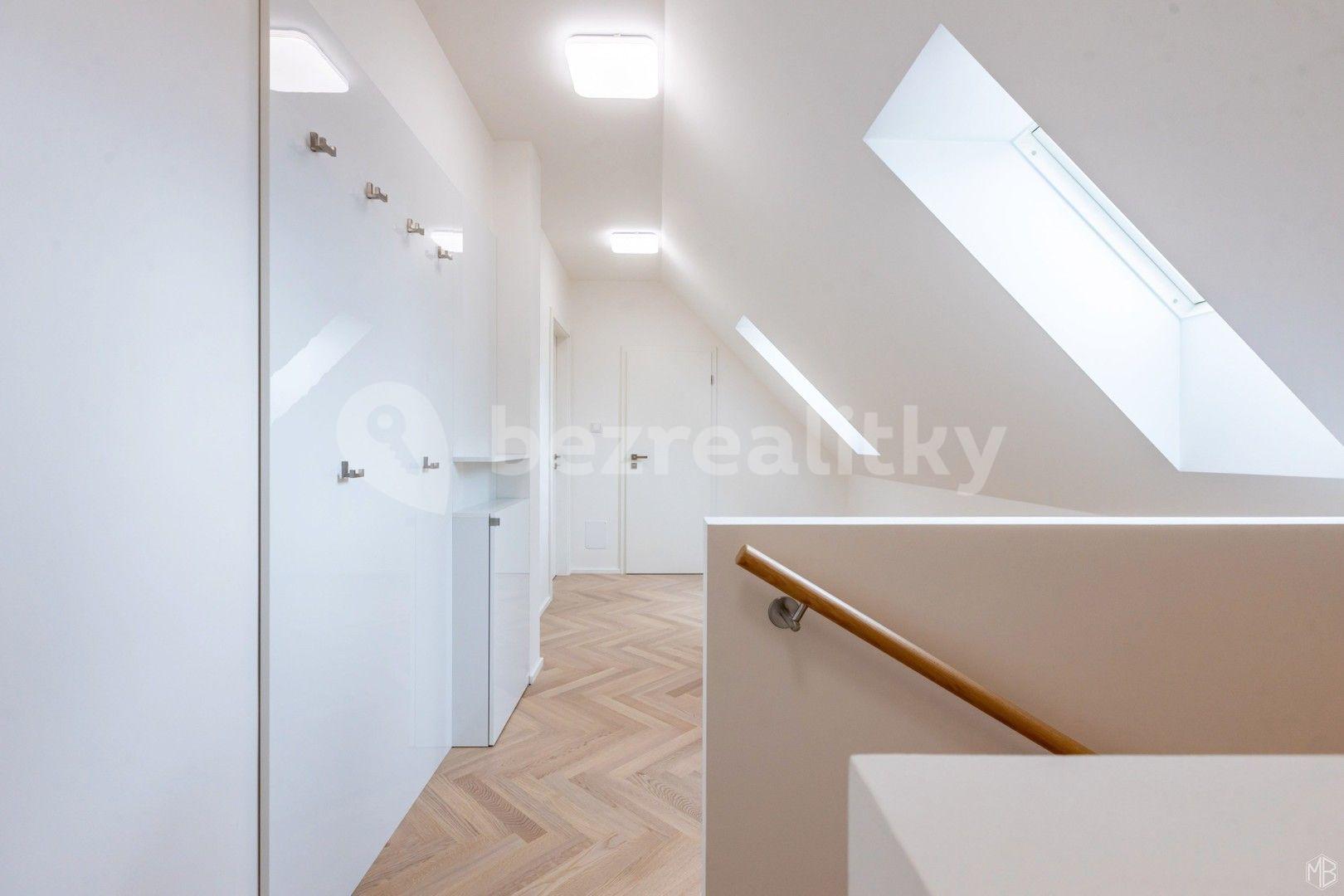 1 bedroom with open-plan kitchen flat to rent, 65 m², 5. května, Prague, Prague