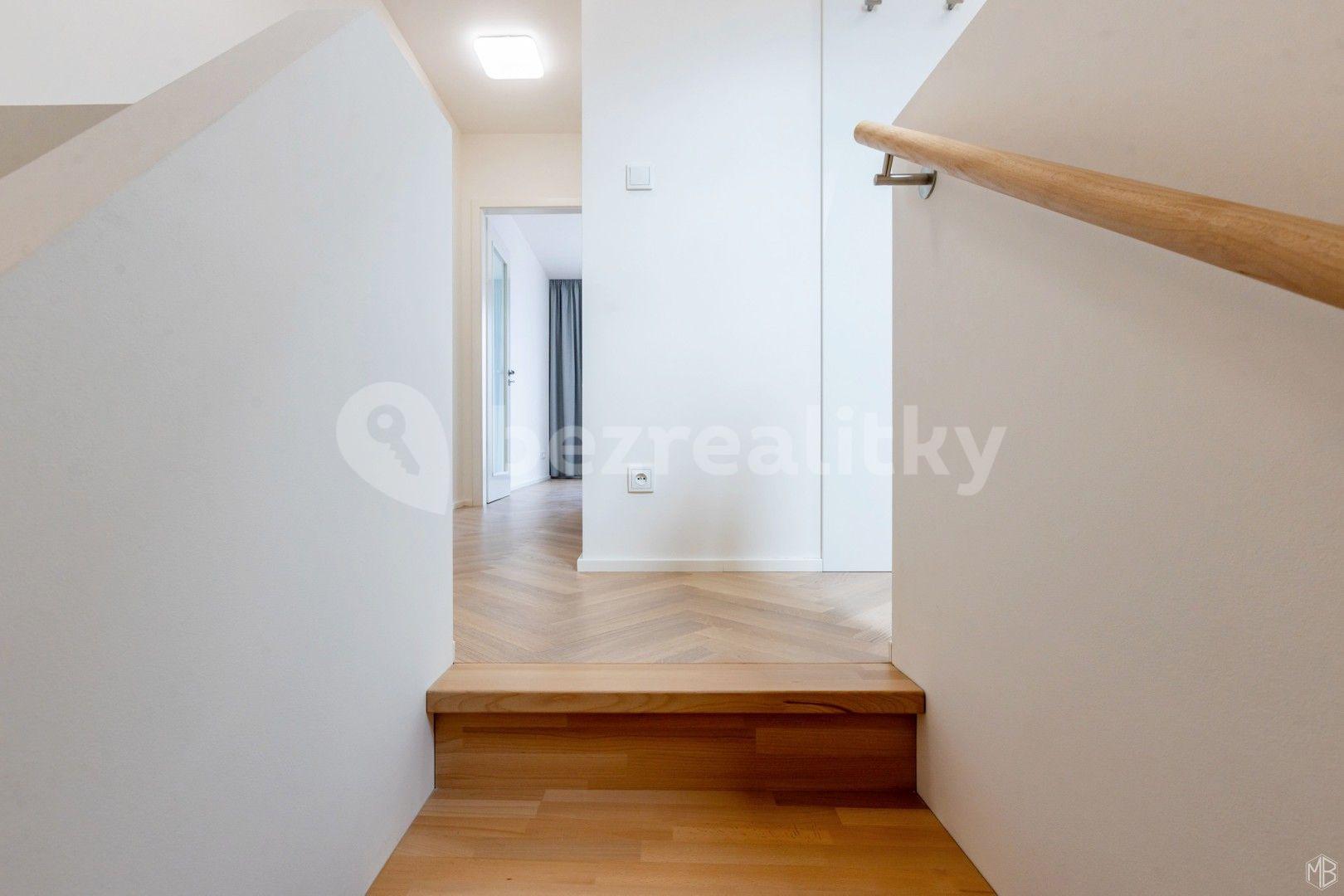 1 bedroom with open-plan kitchen flat to rent, 65 m², 5. května, Prague, Prague