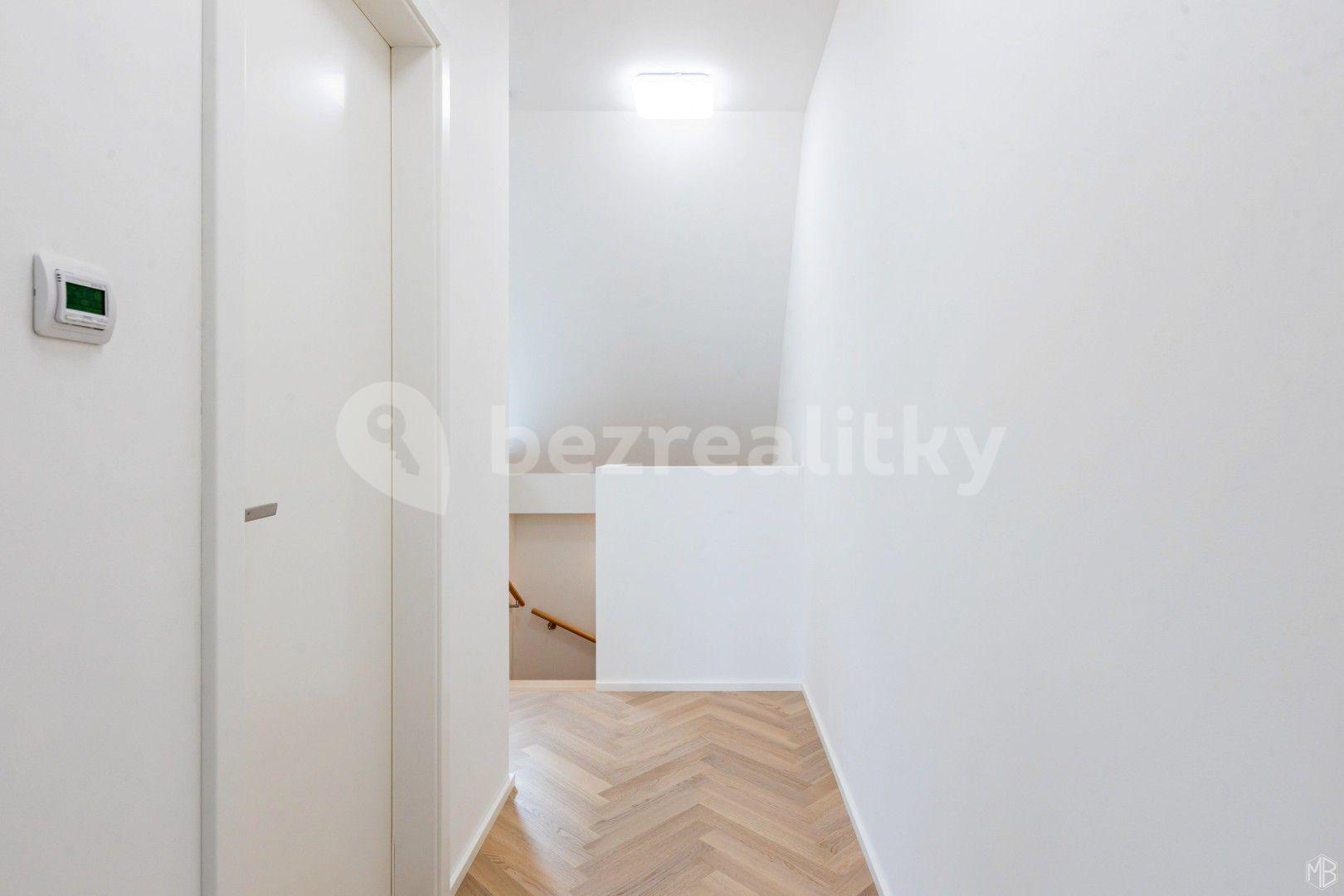 1 bedroom with open-plan kitchen flat to rent, 65 m², 5. května, Prague, Prague