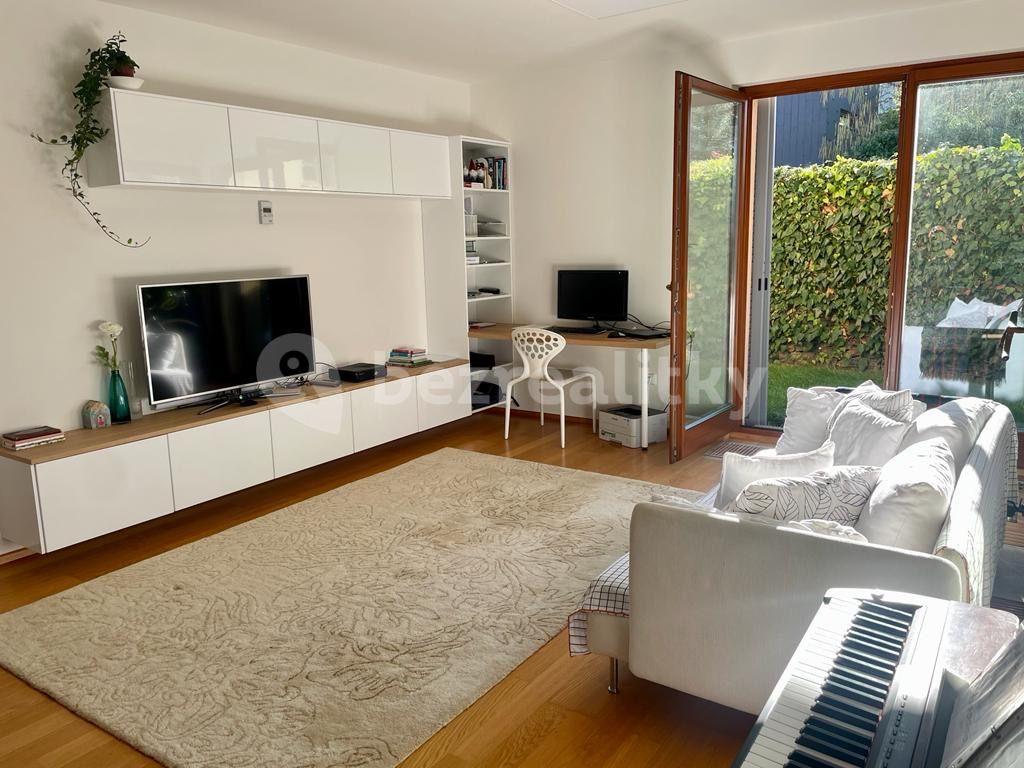 2 bedroom with open-plan kitchen flat to rent, 90 m², Za Strahovem, Prague, Prague