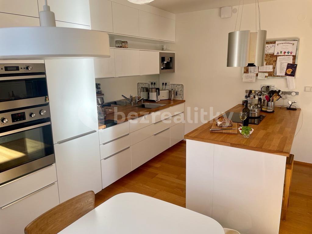 2 bedroom with open-plan kitchen flat to rent, 90 m², Za Strahovem, Prague, Prague