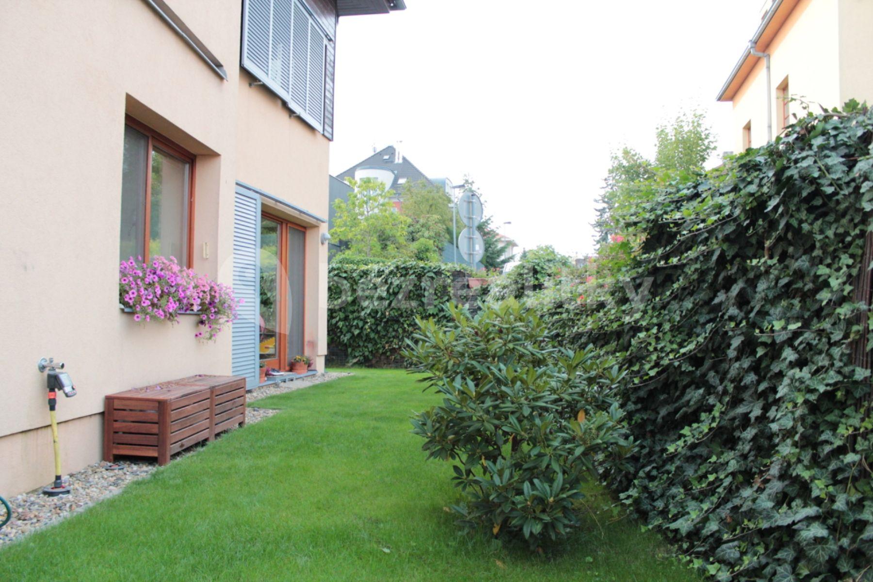 2 bedroom with open-plan kitchen flat to rent, 90 m², Za Strahovem, Prague, Prague