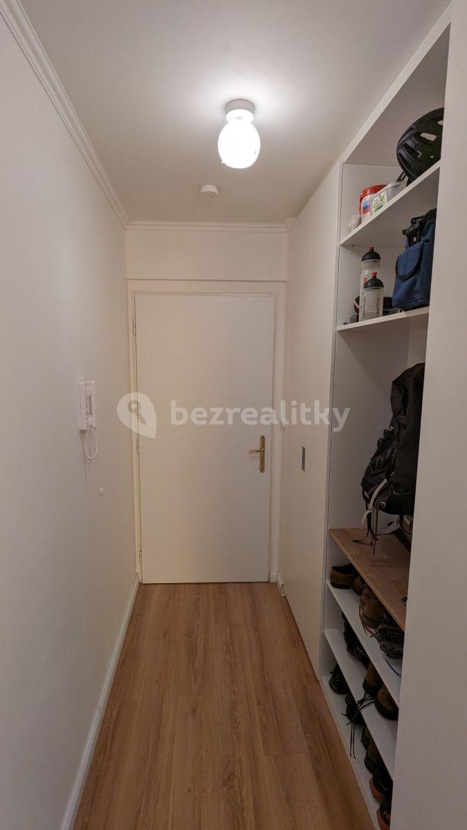 Studio flat to rent, 34 m², Na Zámyšli, Prague, Prague