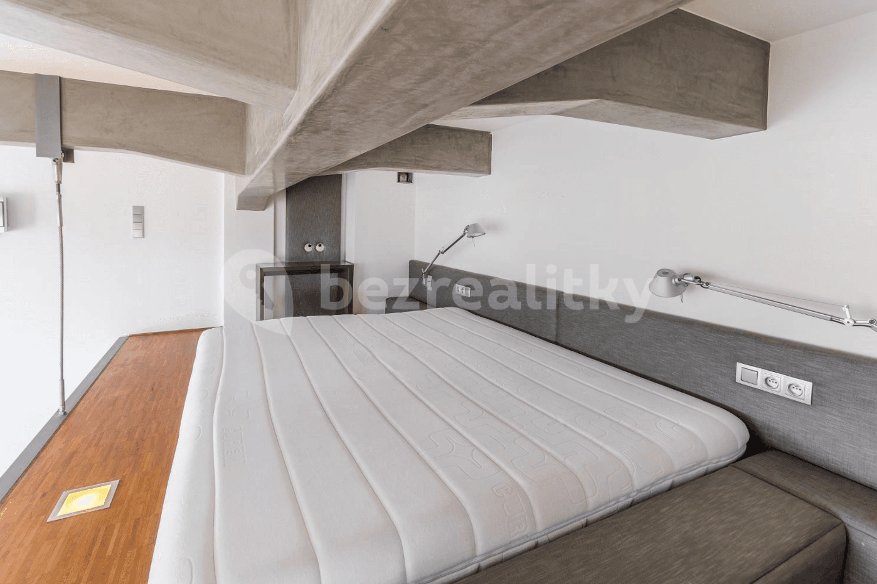 Studio flat to rent, 114 m², Křížová, Prague, Prague