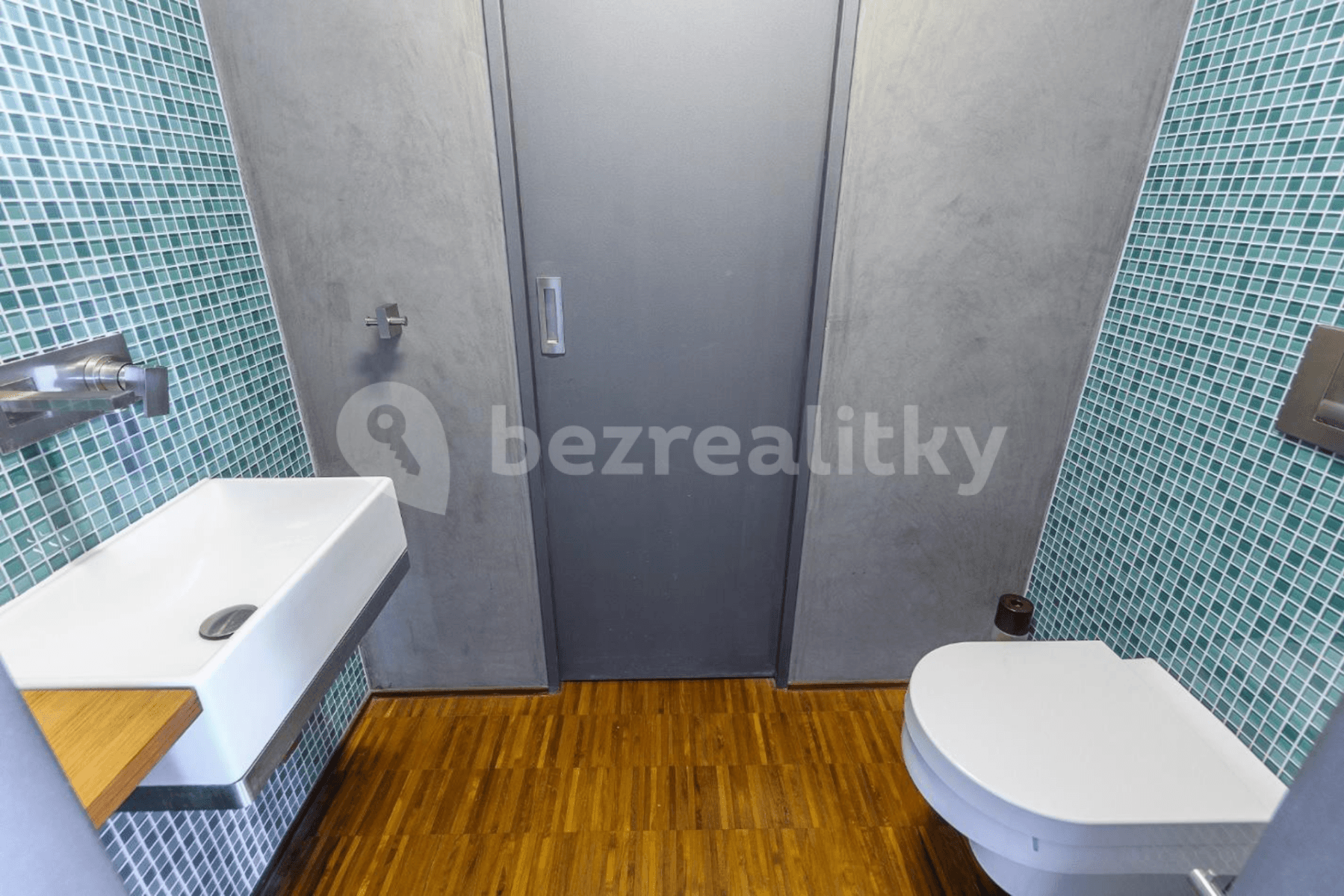 Studio flat to rent, 114 m², Křížová, Prague, Prague