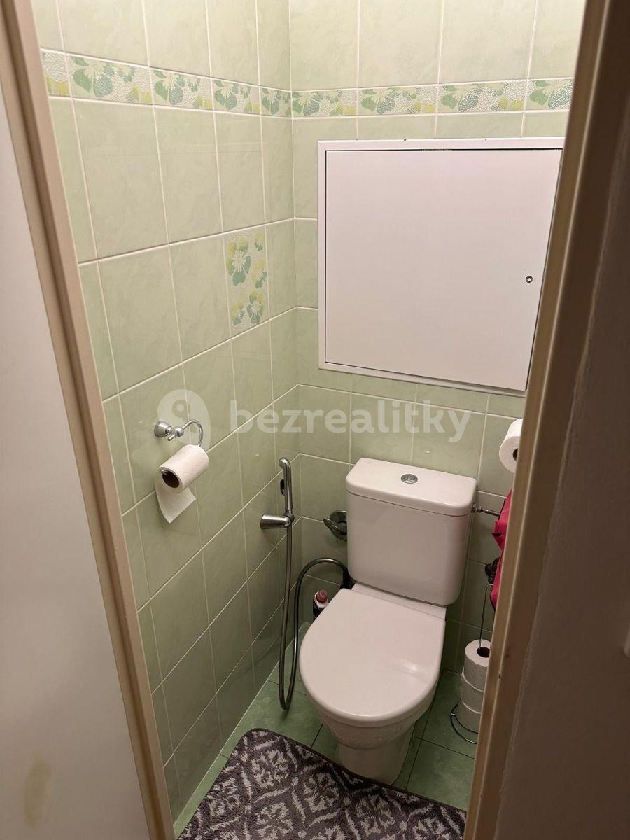 2 bedroom with open-plan kitchen flat to rent, 56 m², Škábova, Prague, Prague