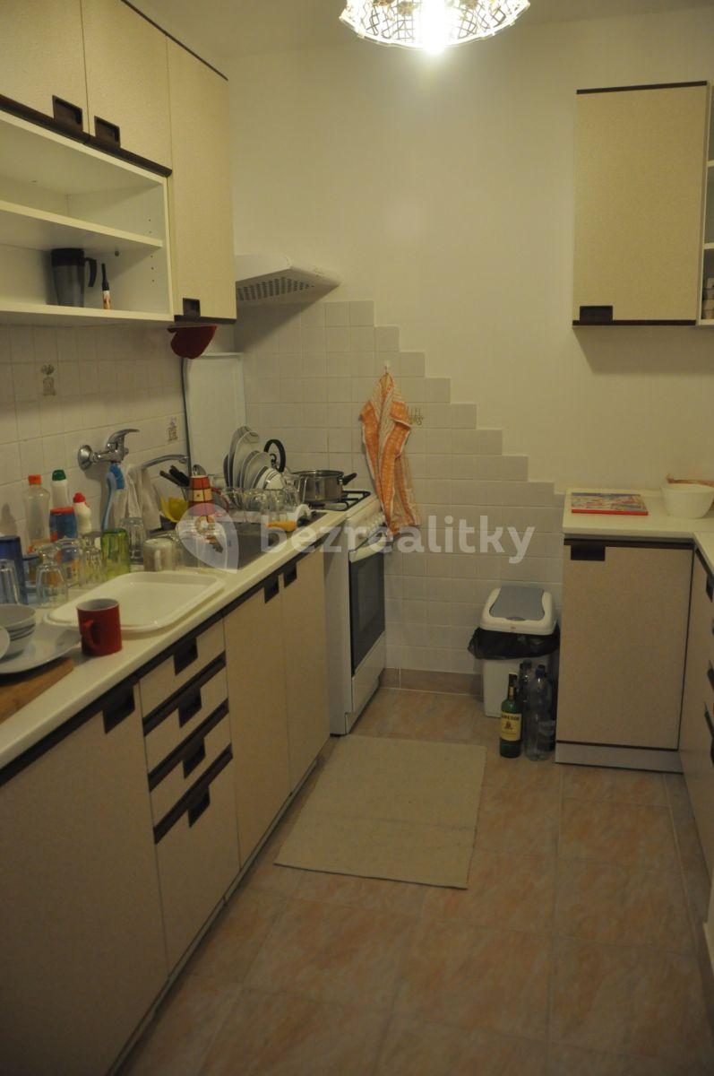 2 bedroom with open-plan kitchen flat to rent, 56 m², Škábova, Prague, Prague