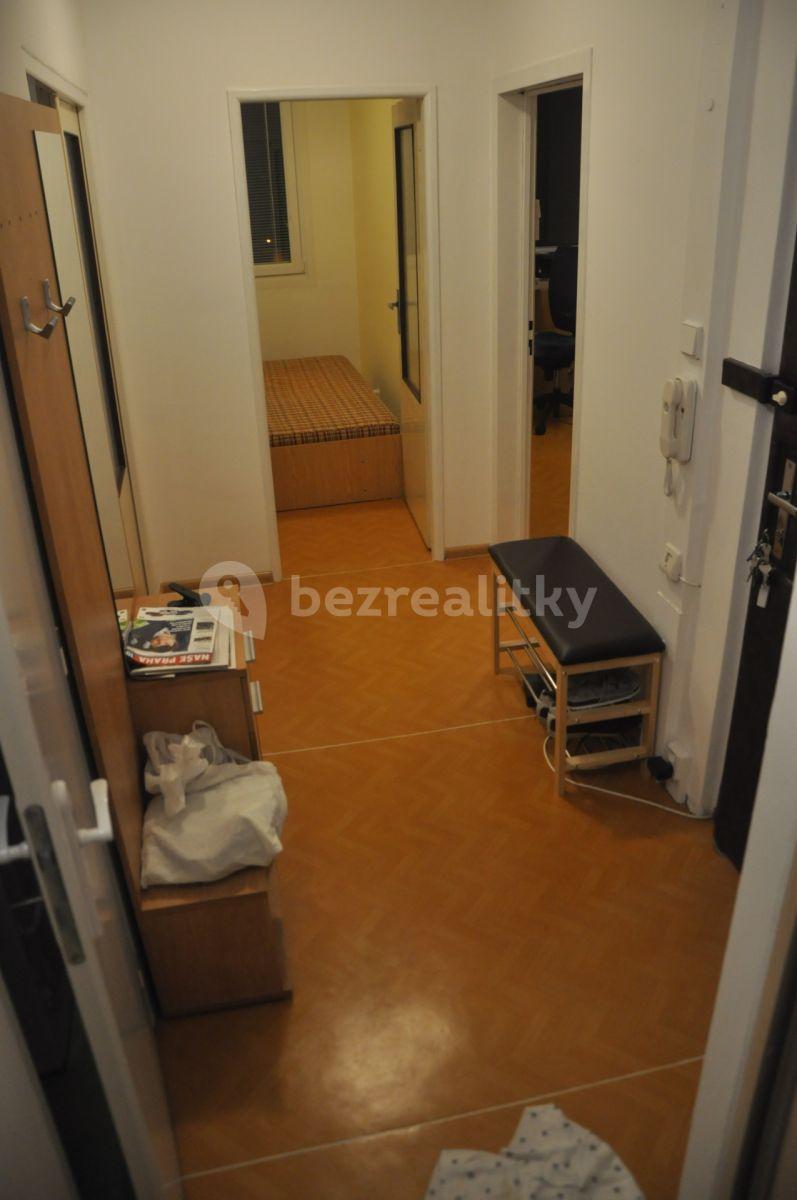 2 bedroom with open-plan kitchen flat to rent, 56 m², Škábova, Prague, Prague