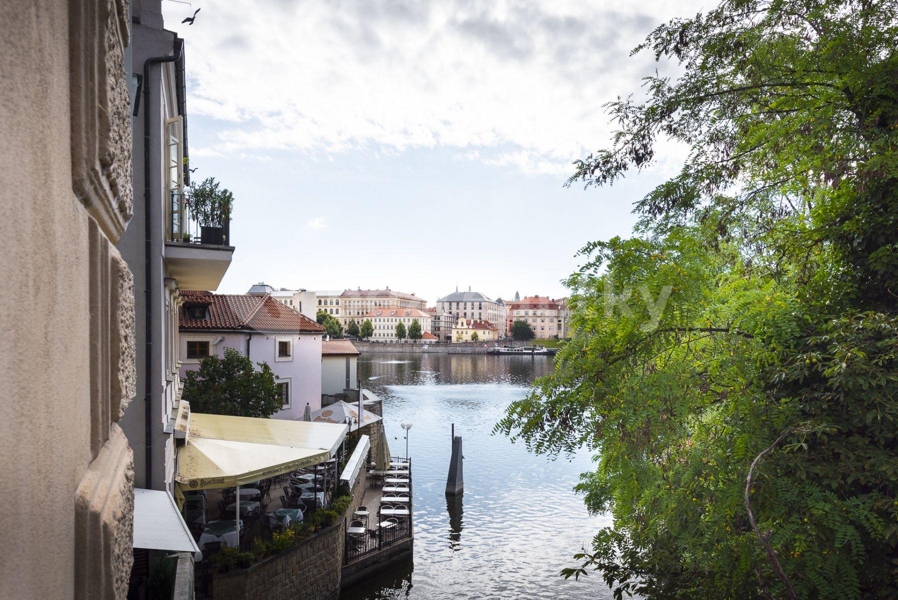 2 bedroom flat to rent, 56 m², U Lužického semináře, Prague, Prague