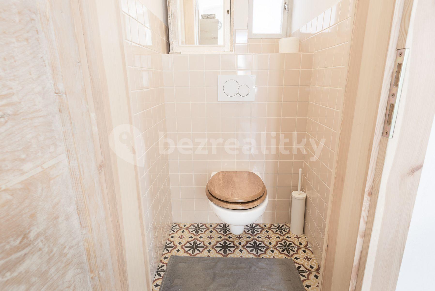 2 bedroom flat to rent, 56 m², U Lužického semináře, Prague, Prague