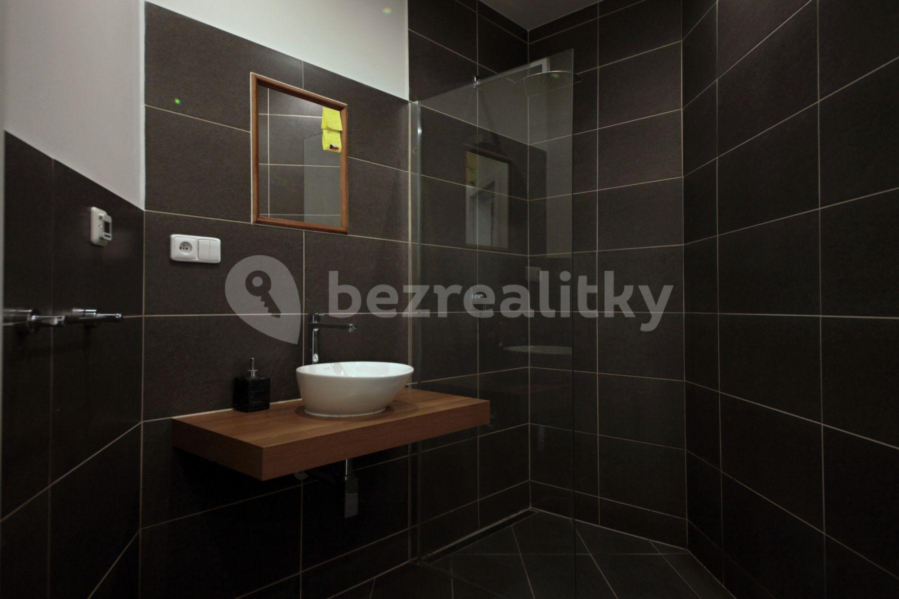 3 bedroom flat to rent, 90 m², Nádražní, Prague, Prague