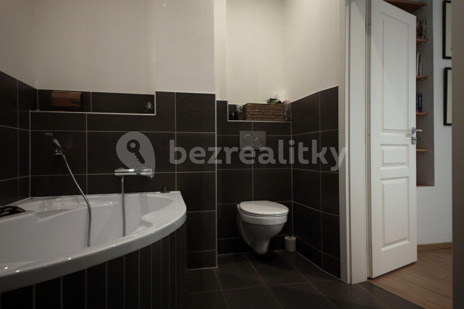 3 bedroom flat to rent, 90 m², Nádražní, Prague, Prague