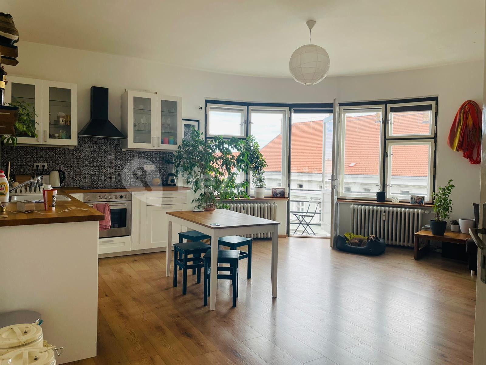 3 bedroom flat to rent, 90 m², Nádražní, Prague, Prague