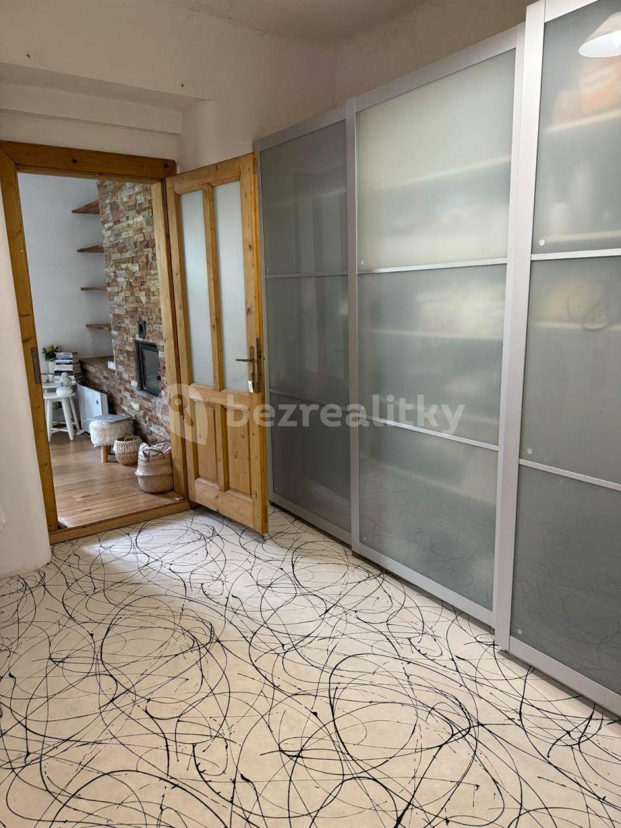 5 bedroom with open-plan kitchen flat to rent, 26 m², Na Stráži, Prague, Prague