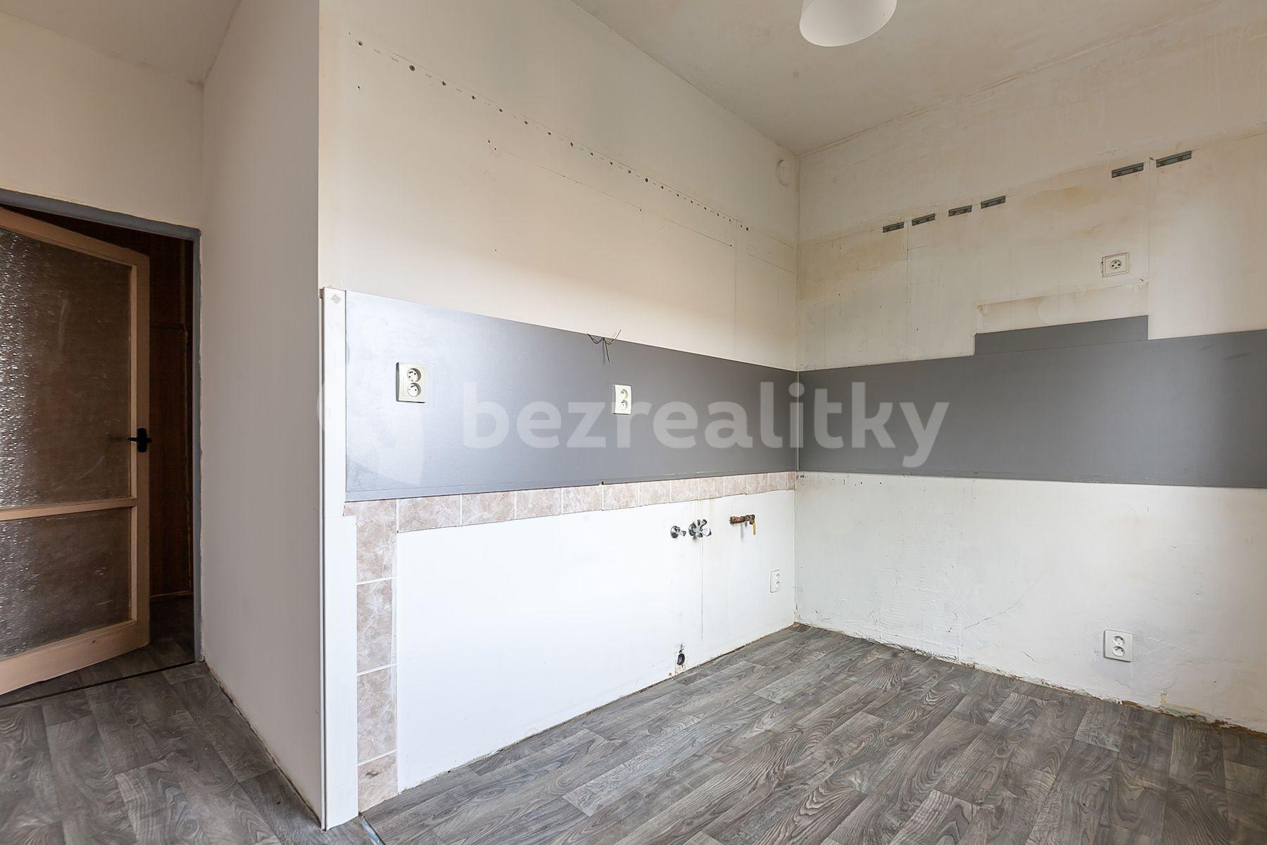 2 bedroom flat for sale, 56 m², K Lučinám, Prague, Prague