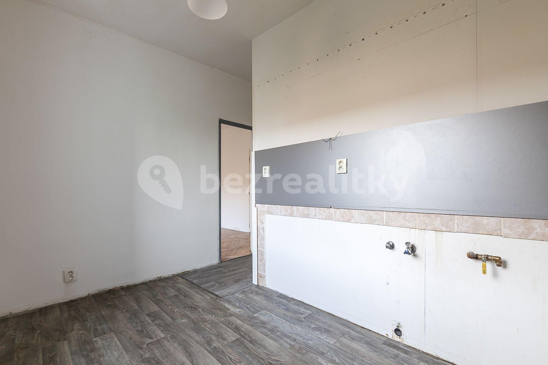 2 bedroom flat for sale, 56 m², K Lučinám, Prague, Prague