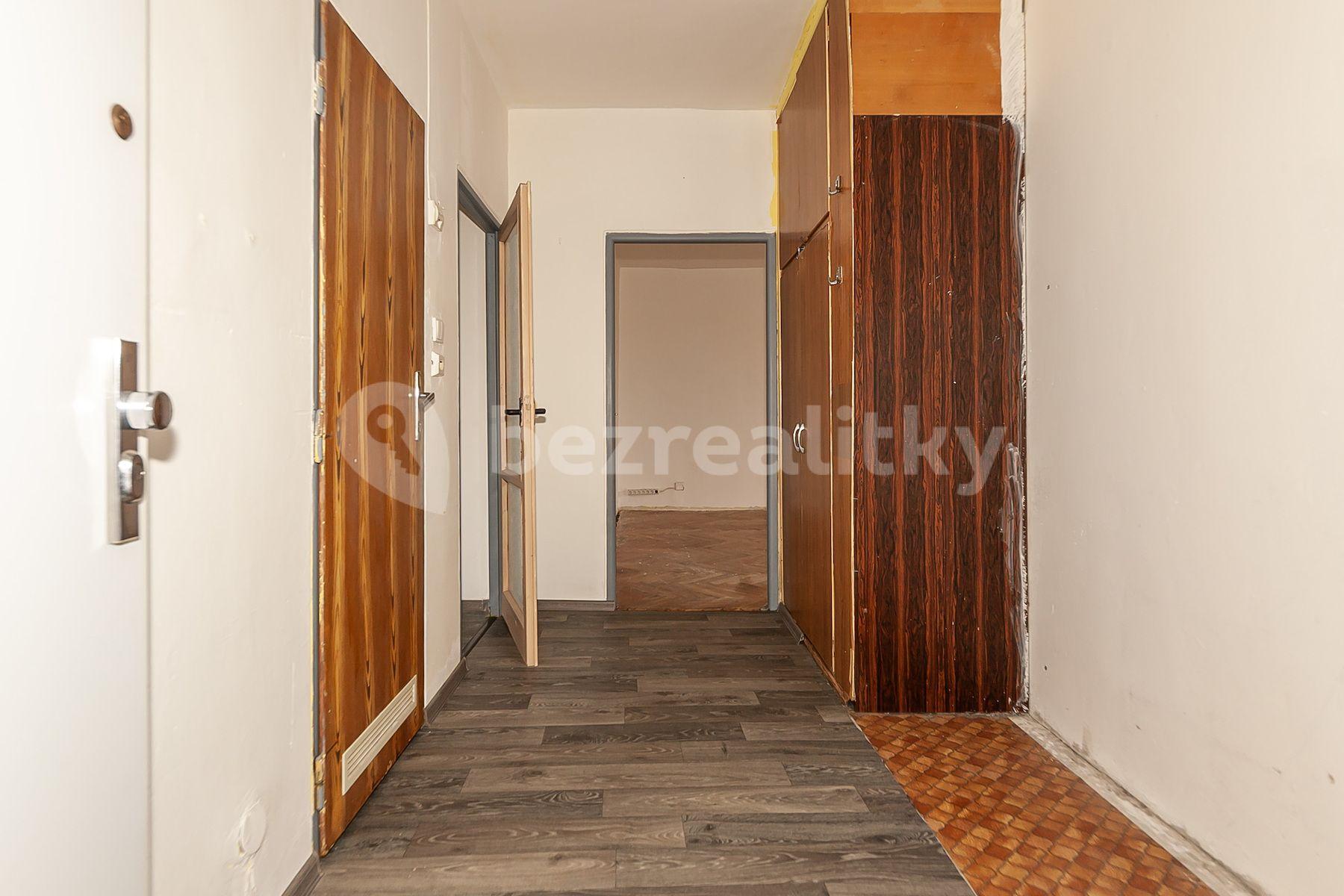 2 bedroom flat for sale, 56 m², K Lučinám, Prague, Prague