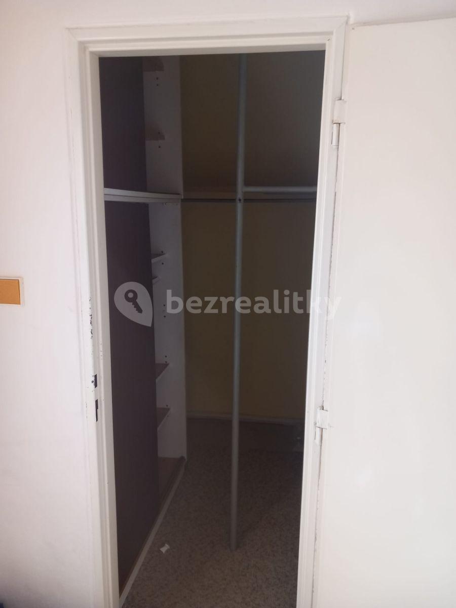 3 bedroom flat for sale, 69 m², Chvatěrubská, Prague, Prague