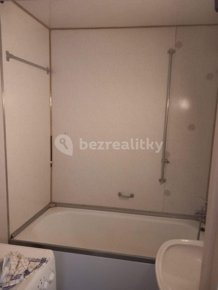 3 bedroom flat for sale, 69 m², Chvatěrubská, Prague, Prague