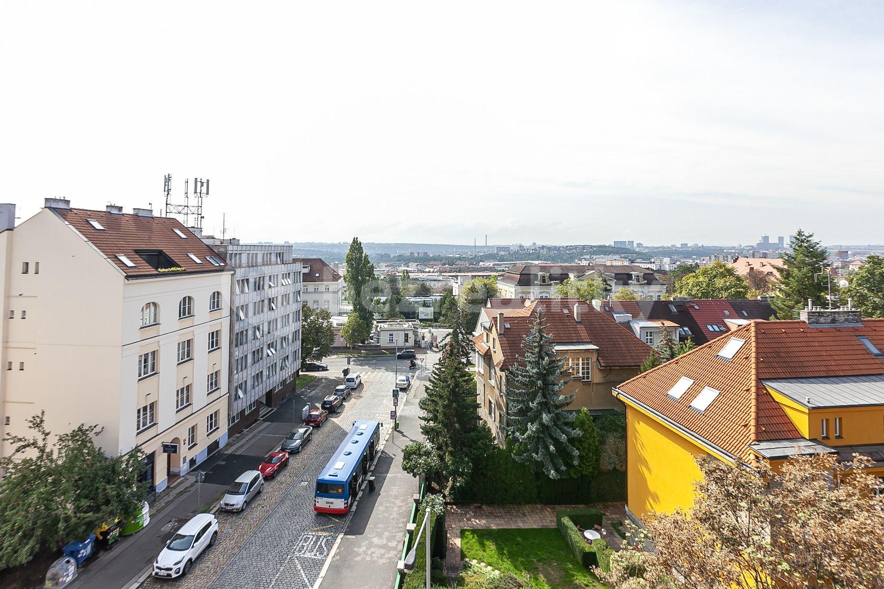 2 bedroom with open-plan kitchen flat for sale, 71 m², U Vinohradské nemocnice, Prague, Prague