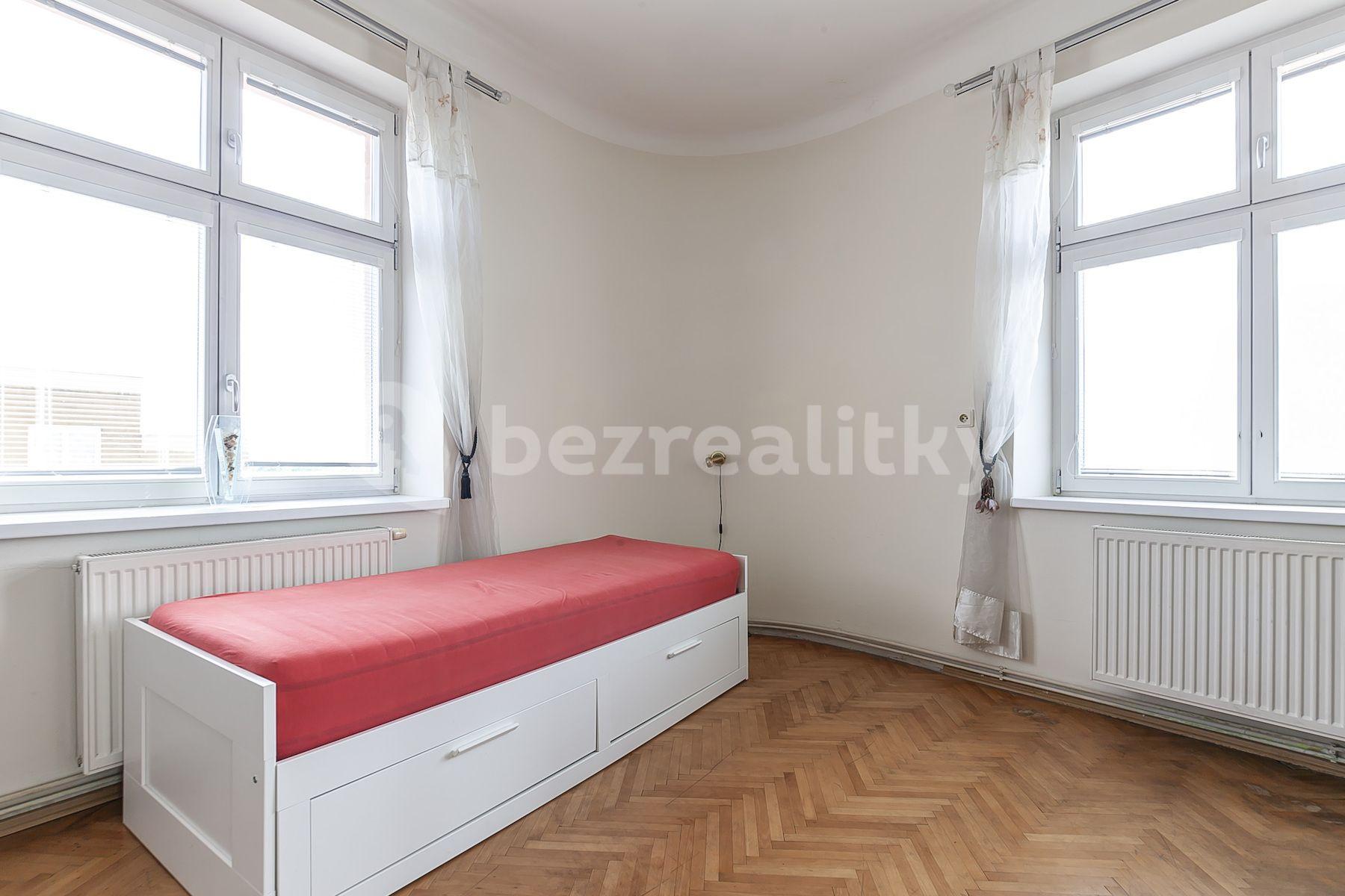 2 bedroom with open-plan kitchen flat for sale, 71 m², U Vinohradské nemocnice, Prague, Prague