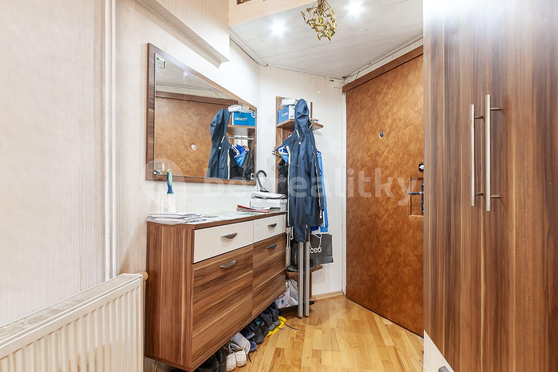 2 bedroom with open-plan kitchen flat for sale, 71 m², U Vinohradské nemocnice, Prague, Prague