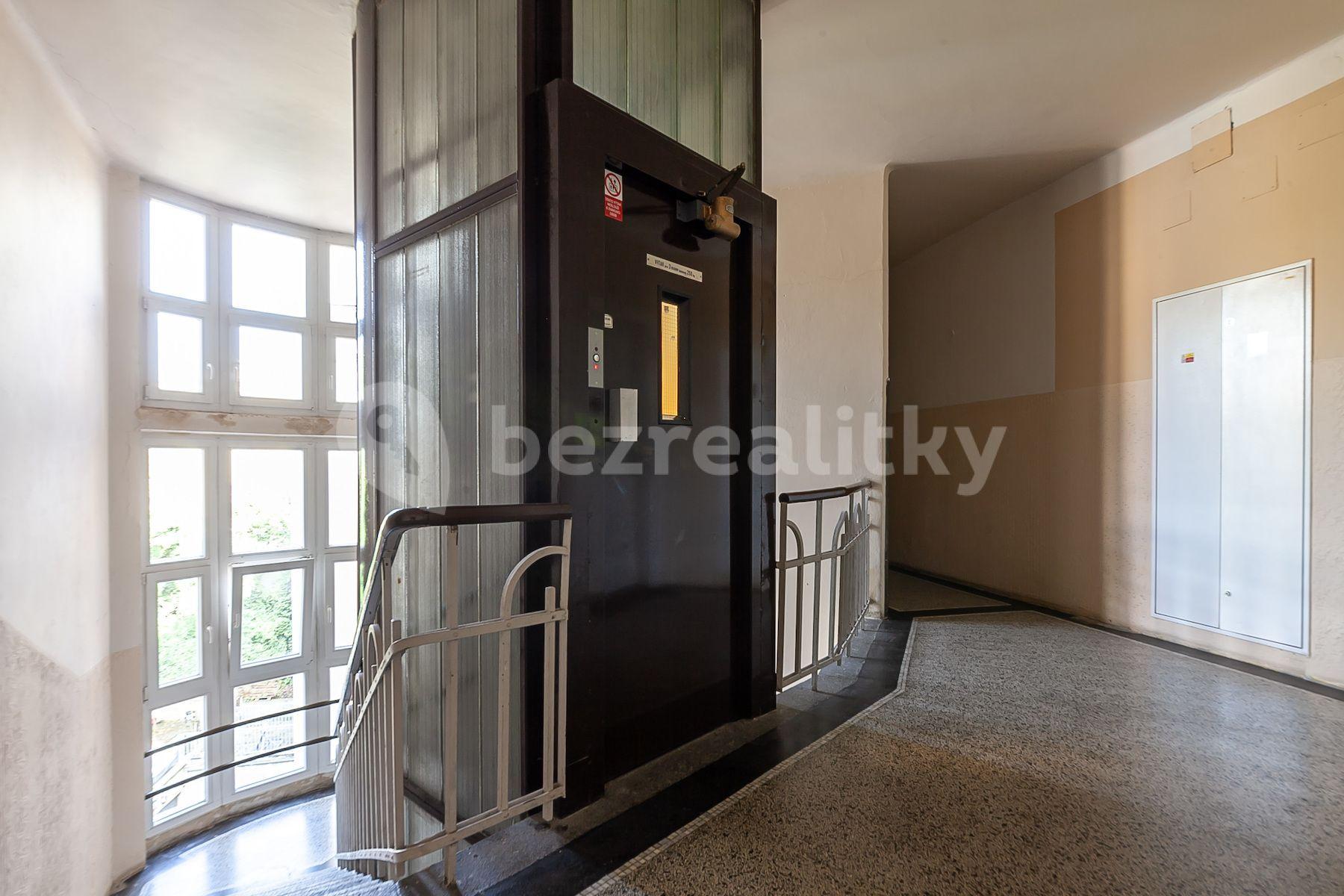 2 bedroom with open-plan kitchen flat for sale, 71 m², U Vinohradské nemocnice, Prague, Prague