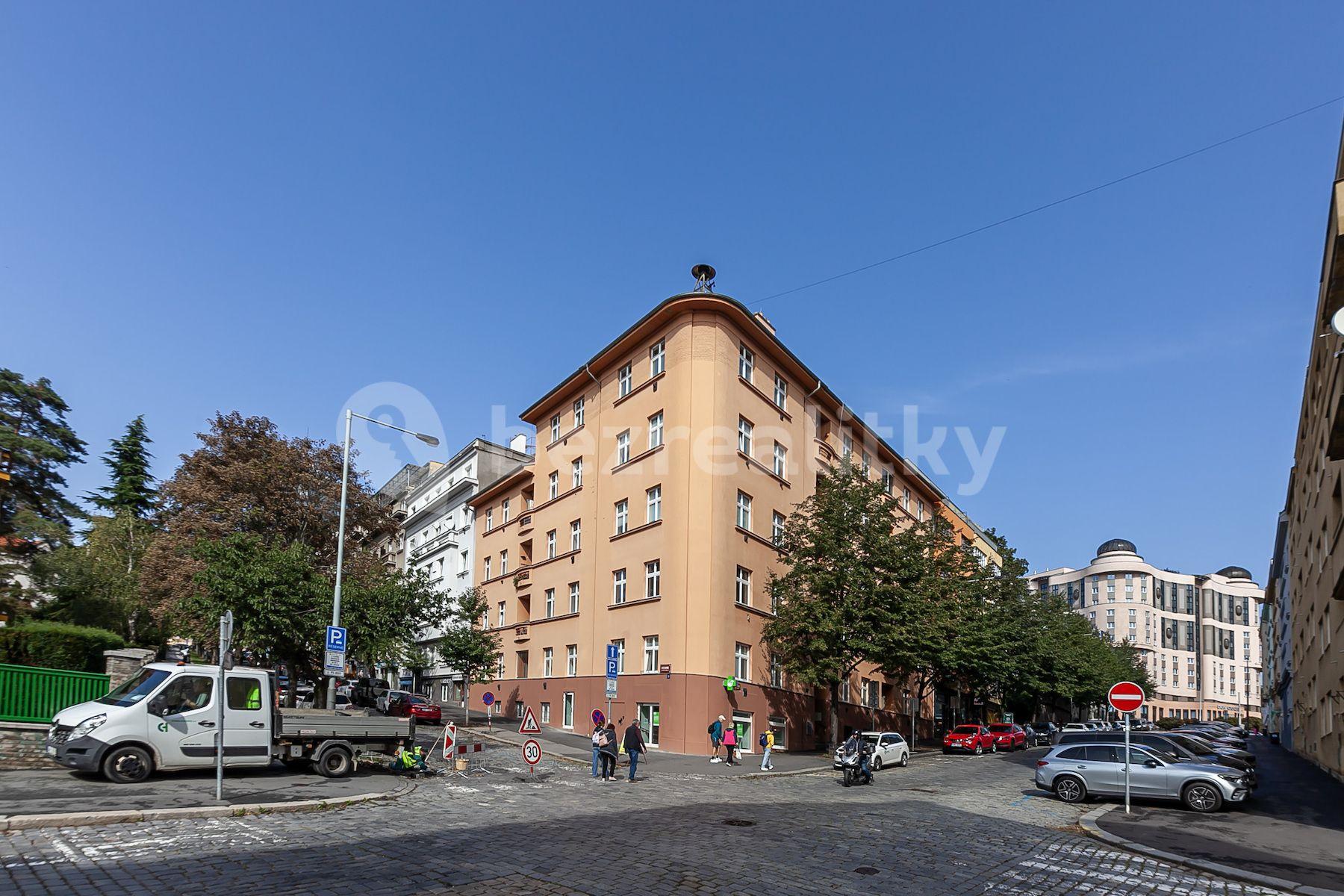 2 bedroom with open-plan kitchen flat for sale, 71 m², U Vinohradské nemocnice, Prague, Prague