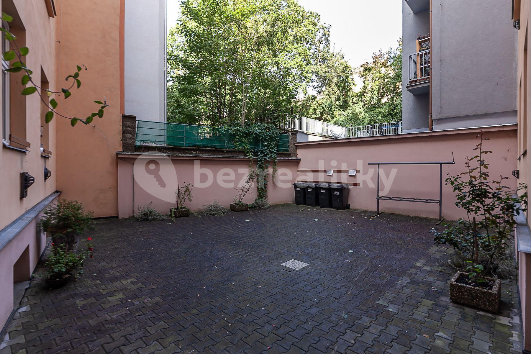 2 bedroom with open-plan kitchen flat for sale, 71 m², U Vinohradské nemocnice, Prague, Prague