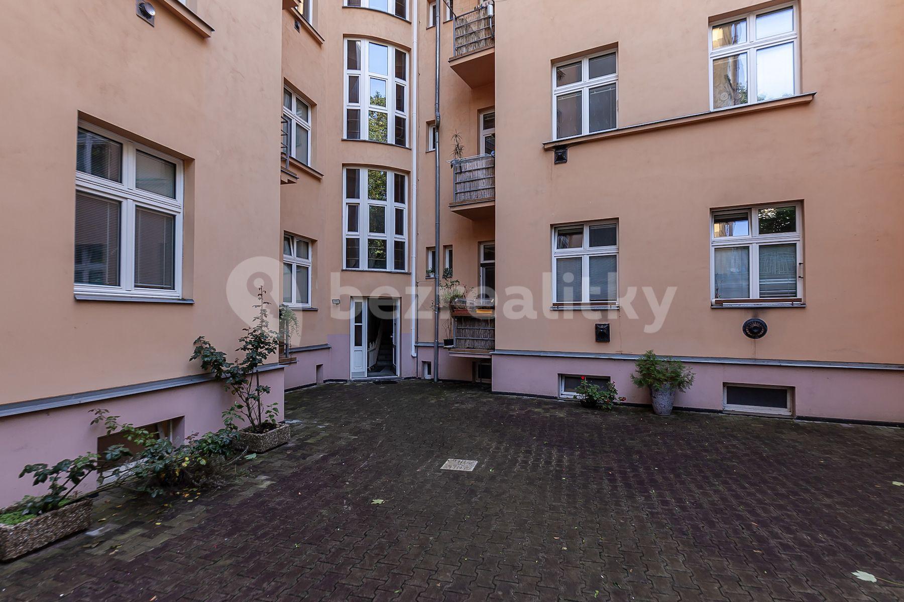 2 bedroom with open-plan kitchen flat for sale, 71 m², U Vinohradské nemocnice, Prague, Prague