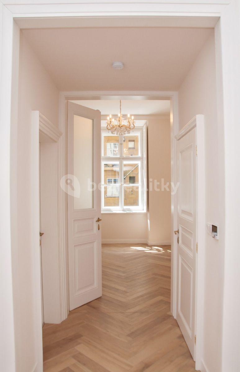 3 bedroom with open-plan kitchen flat to rent, 123 m², Janáčkovo nábřeží, Prague, Prague