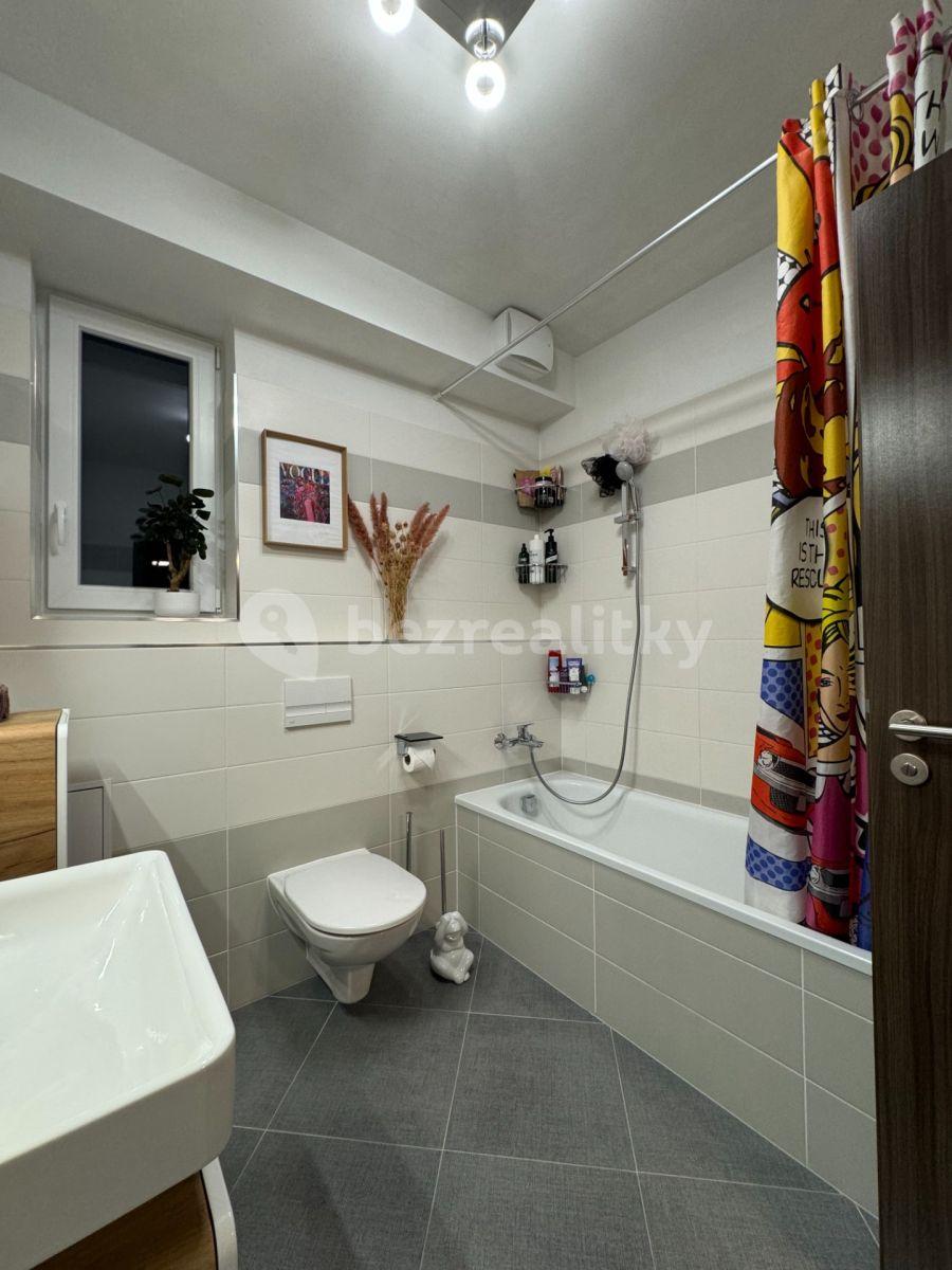 Studio flat to rent, 37 m², Honzíkova, Prague, Prague