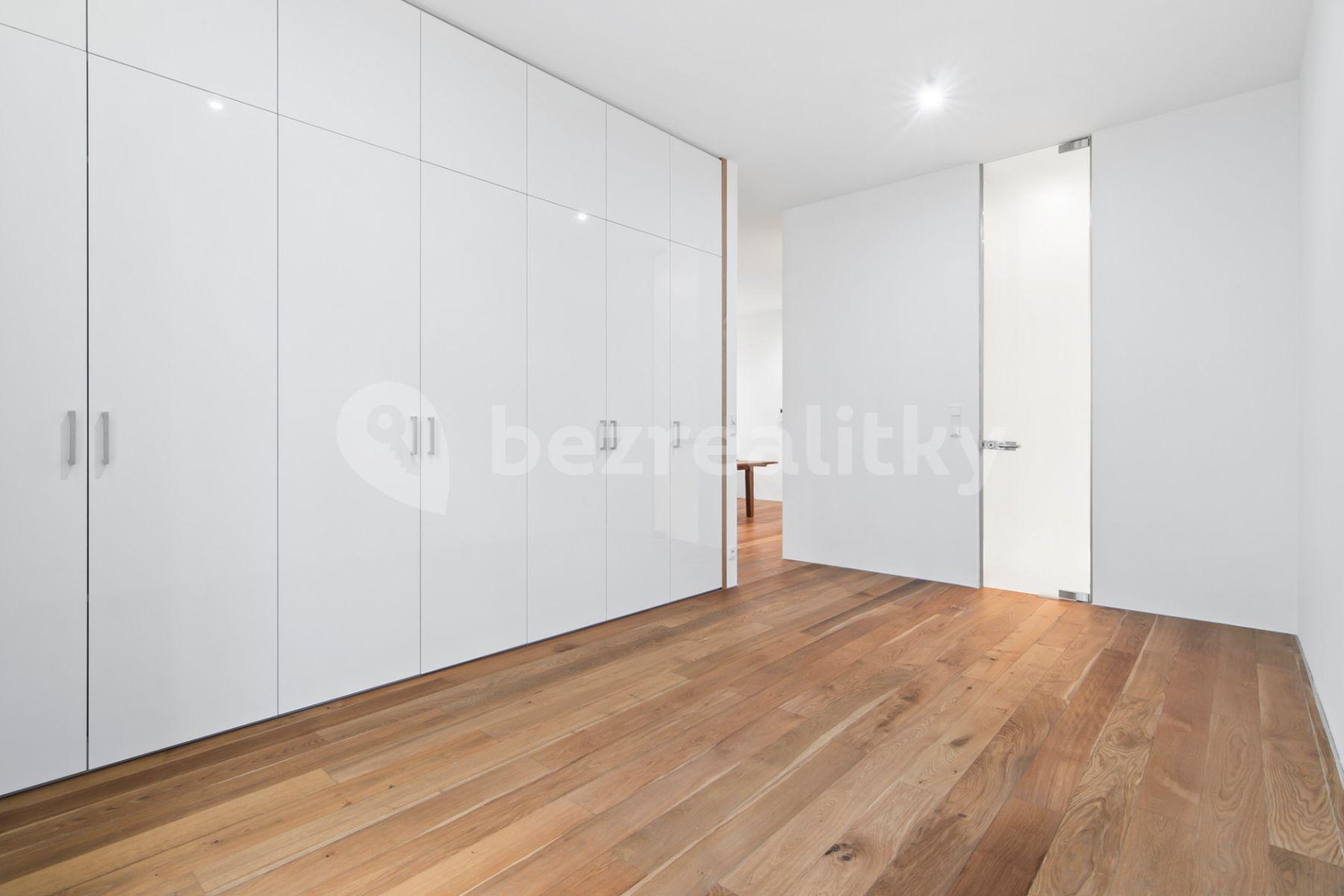 2 bedroom with open-plan kitchen flat to rent, 114 m², Laubova, Prague, Prague