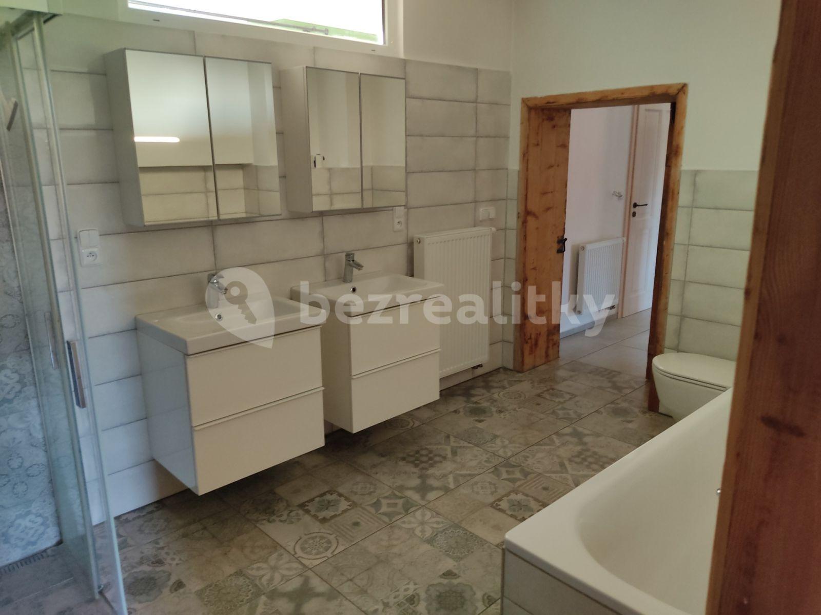 1 bedroom with open-plan kitchen flat to rent, 80 m², Komenského, Častolovice, Královéhradecký Region