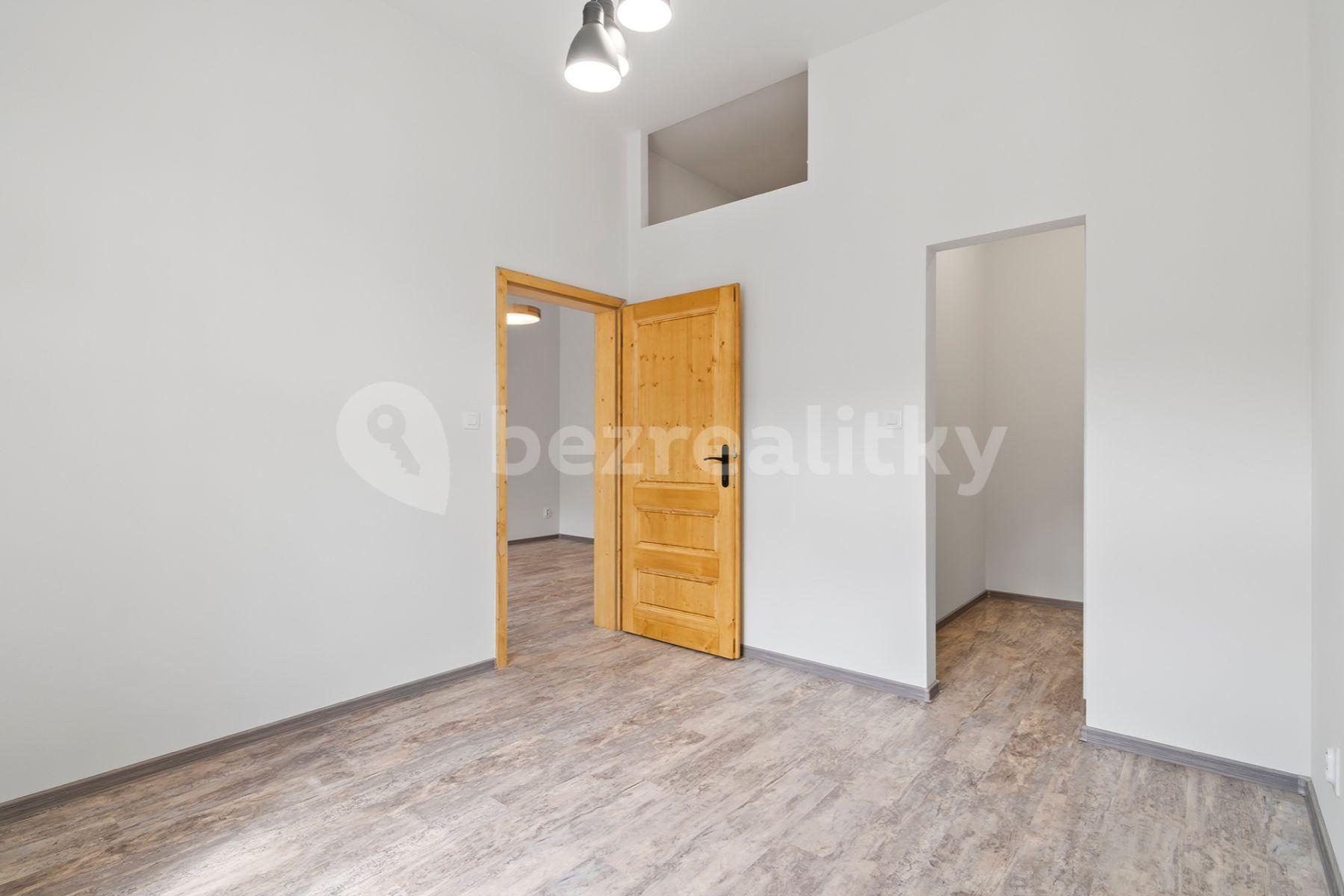 2 bedroom with open-plan kitchen flat to rent, 66 m², Na Zámecké, Prague, Prague