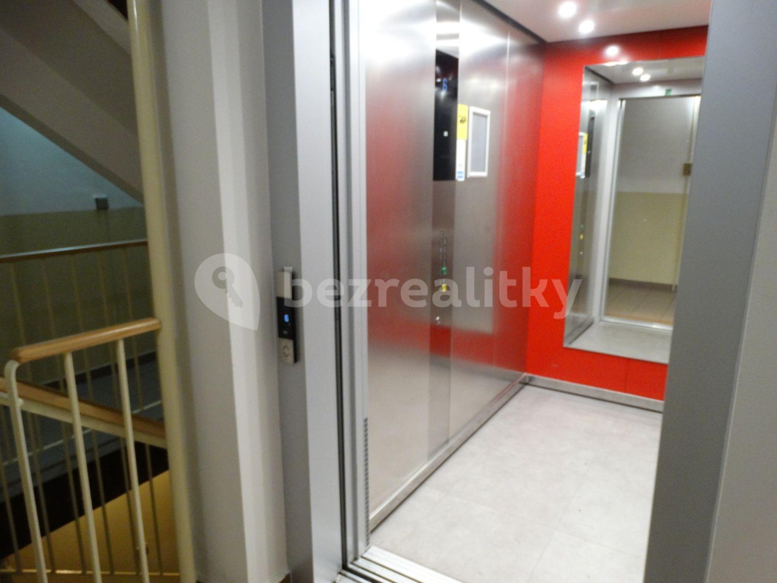 2 bedroom with open-plan kitchen flat to rent, 64 m², Kpt. Stránského, Prague, Prague