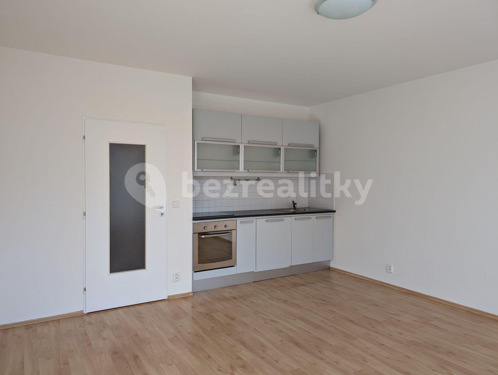 Studio flat to rent, 30 m², Za Mlýnem, Hostivice, Středočeský Region