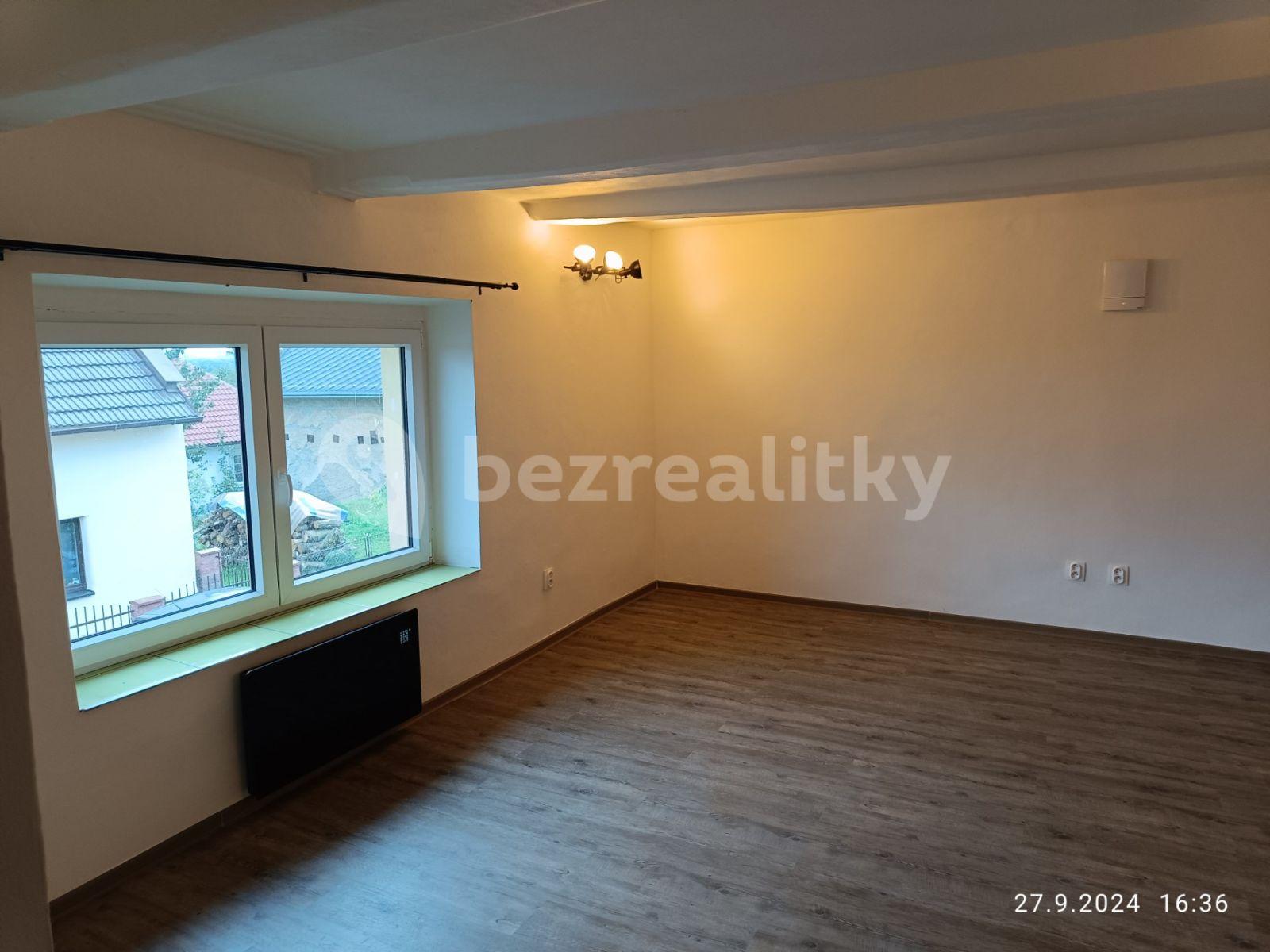 Studio flat to rent, 35 m², Nebužely, Středočeský Region