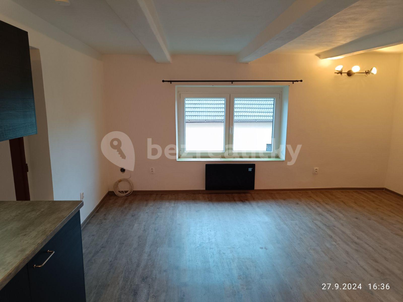 Studio flat to rent, 35 m², Nebužely, Středočeský Region