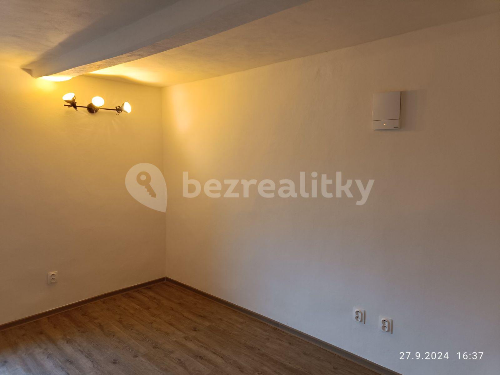 Studio flat to rent, 35 m², Nebužely, Středočeský Region