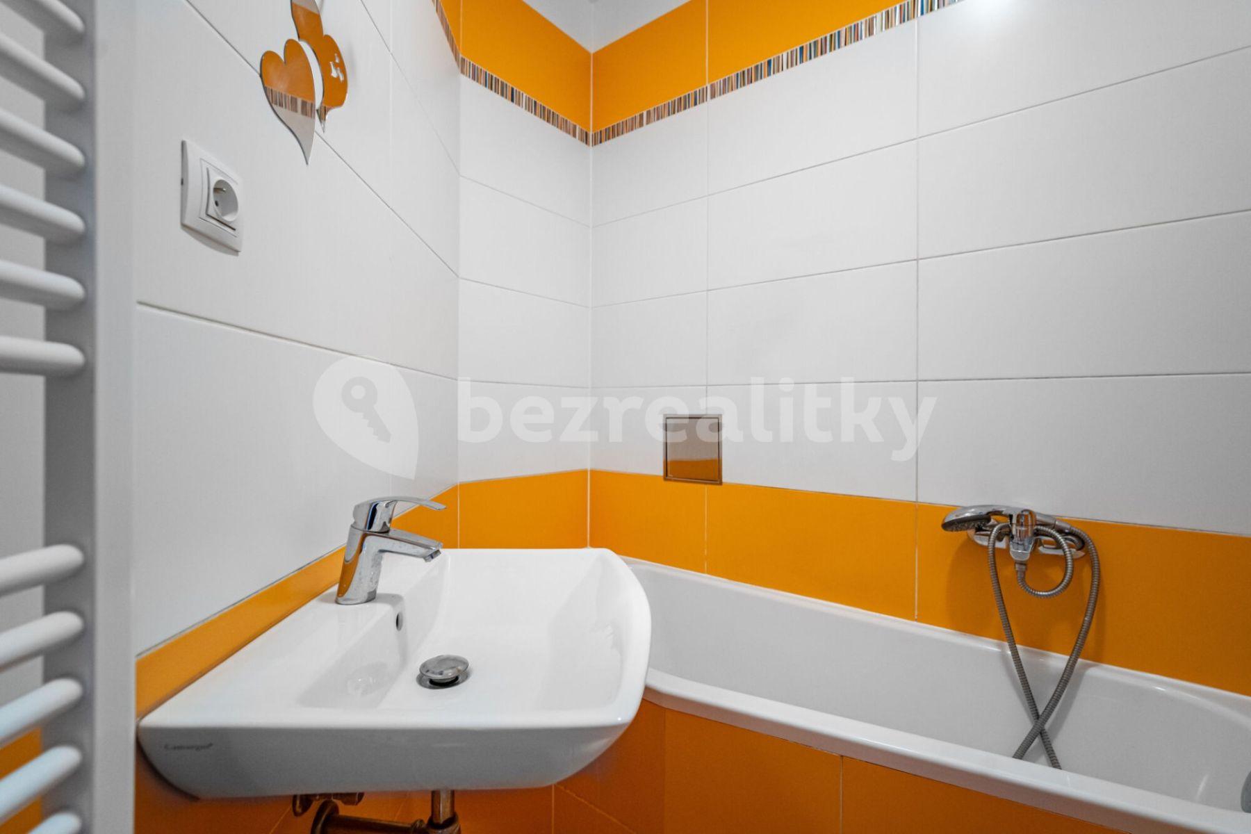 1 bedroom with open-plan kitchen flat for sale, 58 m², U Vysočanského pivovaru, Prague, Prague