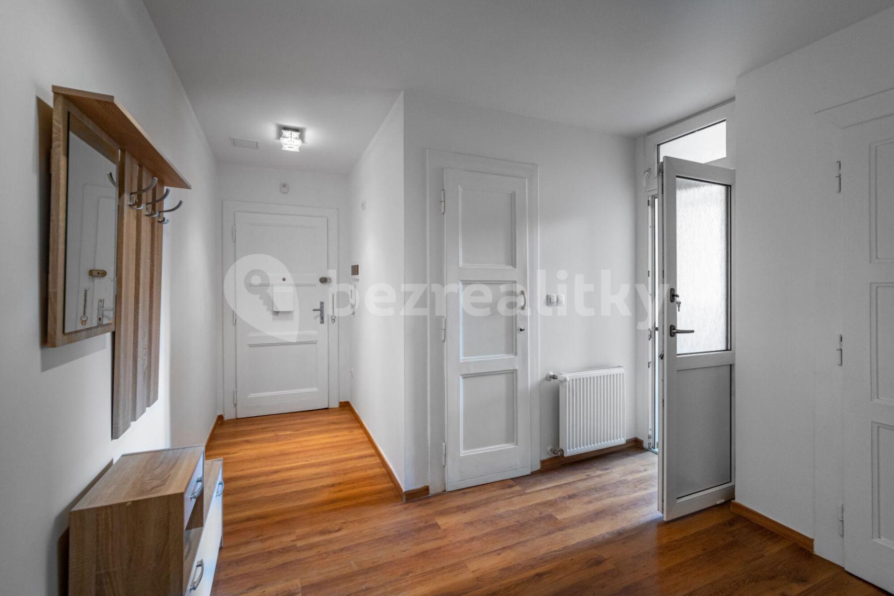 1 bedroom with open-plan kitchen flat for sale, 58 m², U Vysočanského pivovaru, Prague, Prague