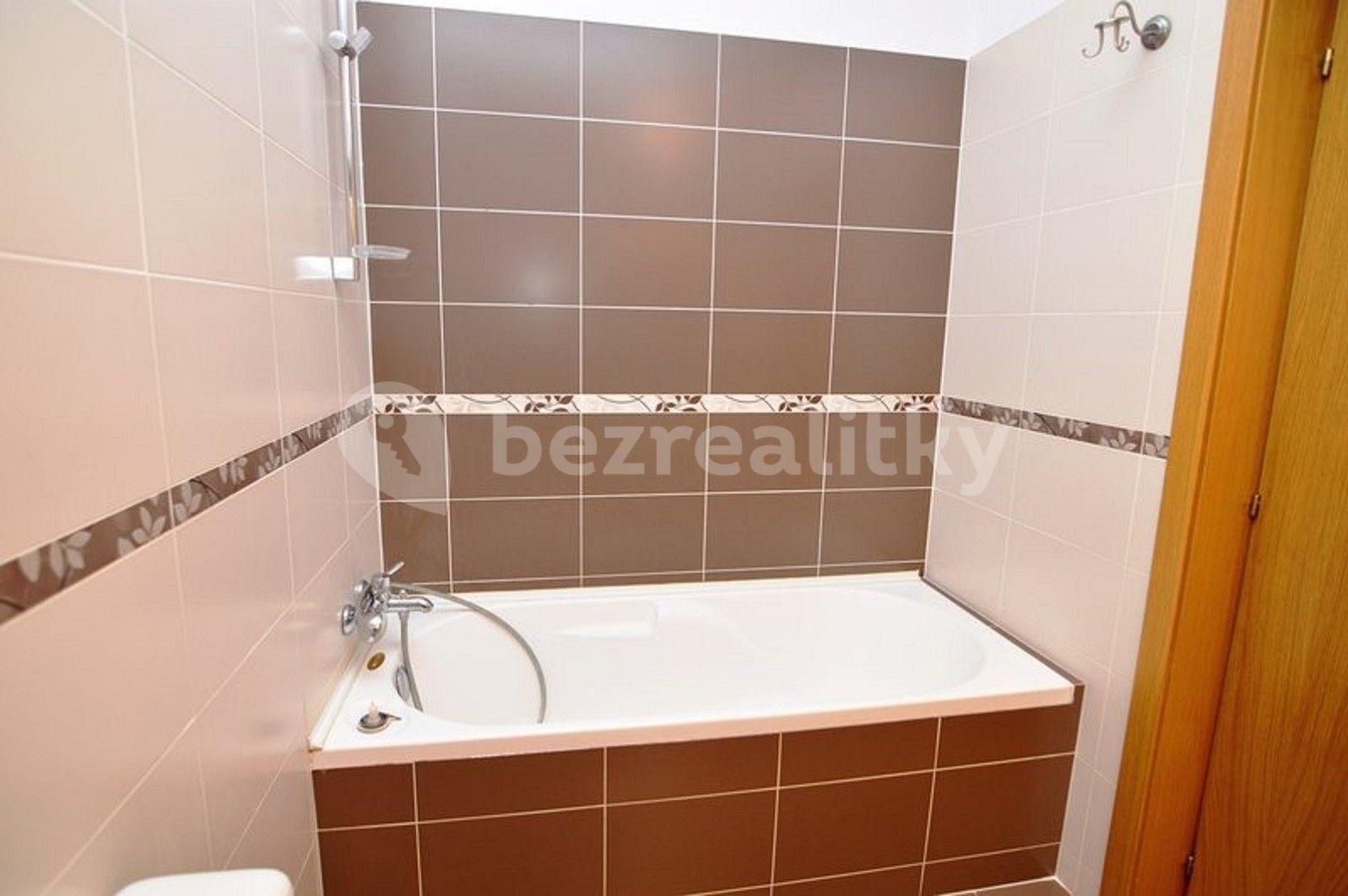 2 bedroom flat to rent, 72 m², Veverkova, Prague, Prague