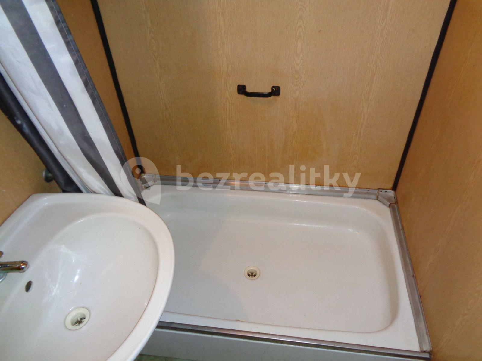 Small studio flat to rent, 24 m², U Koupaliště, Karlovy Vary, Karlovarský Region