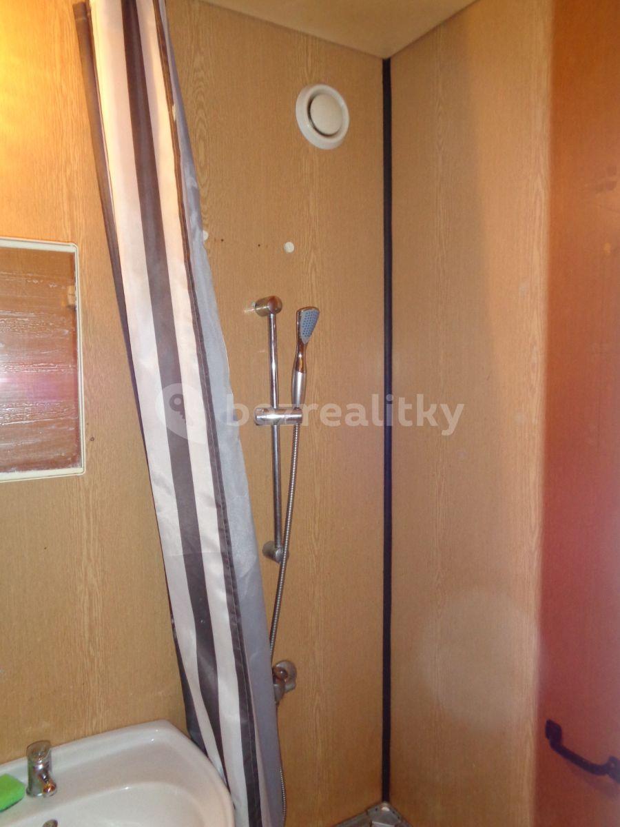 Small studio flat to rent, 24 m², U Koupaliště, Karlovy Vary, Karlovarský Region